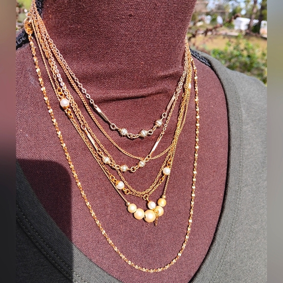 Avon Jewelry - Avon Gold Tone Pearl Necklace lot